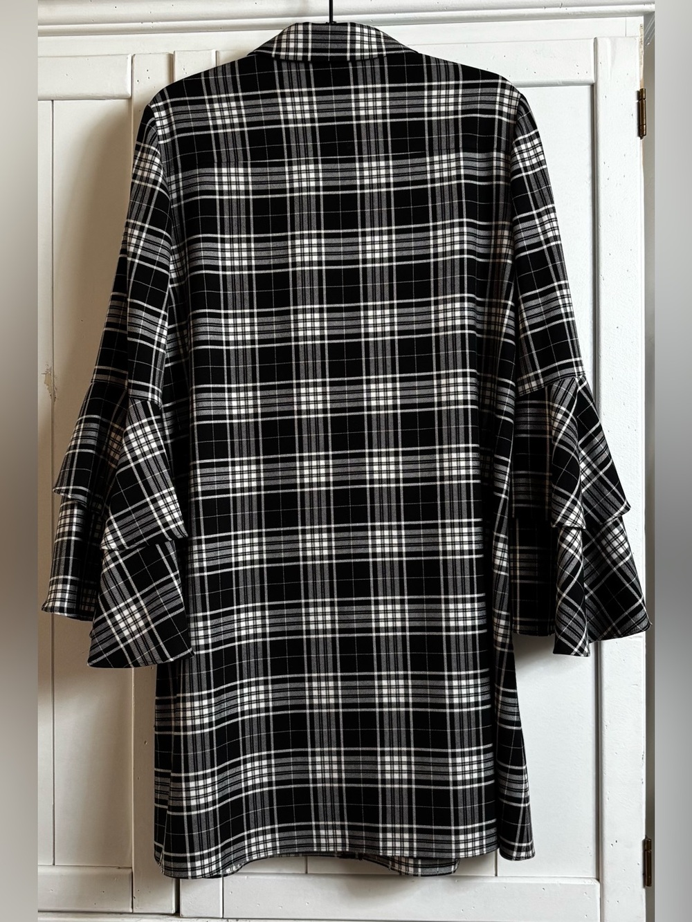 Alice + Olivia Jem Plaid Ruffle Bell Sleeve Shirt Dress Black White Size M - Picture 7 of 13